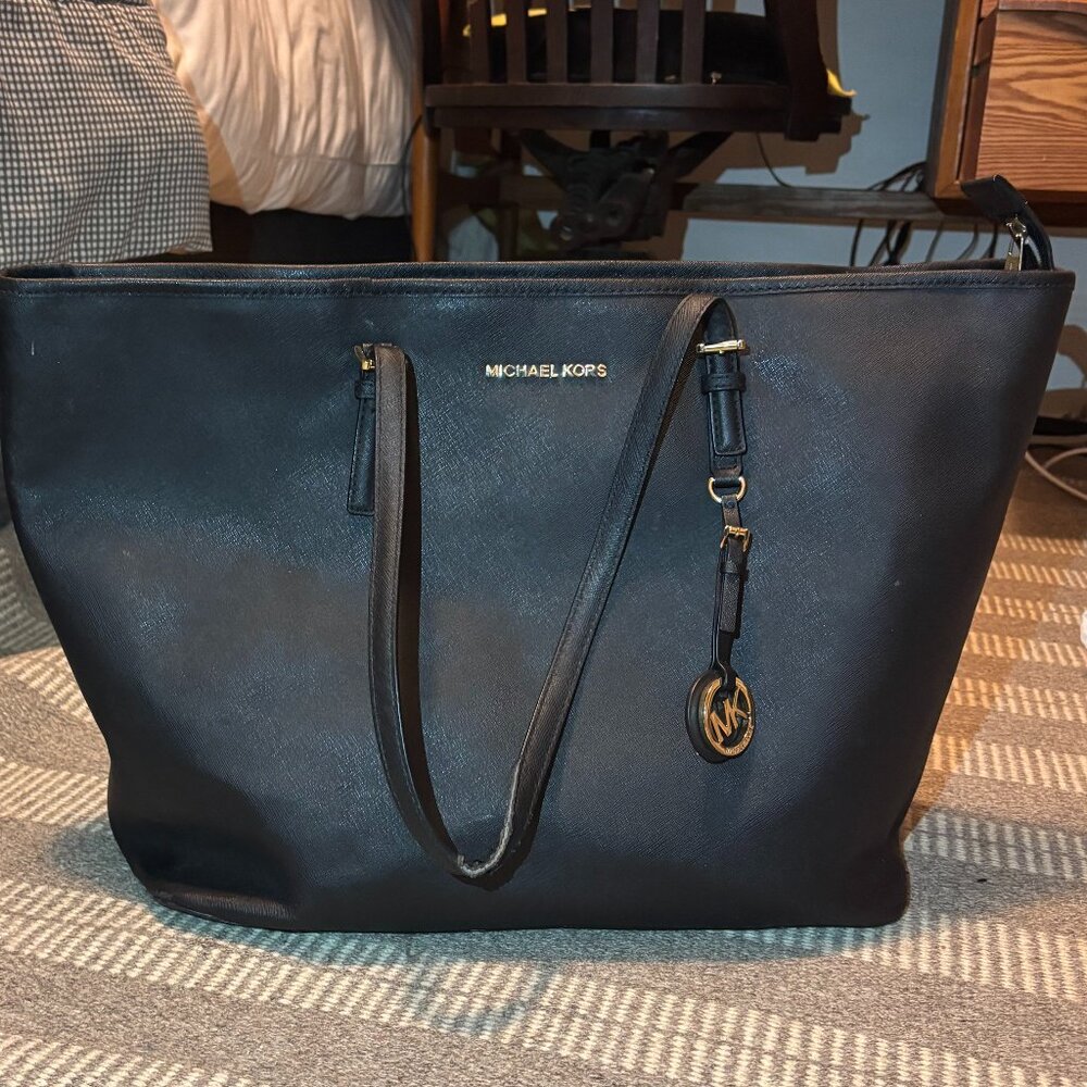 ✨ Michael Kors Jet Set Large Saffiano Leather Tote – Black ✨